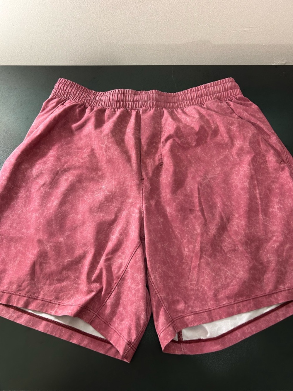 Lululemon T.H.E. Short Linerless 7” Men’s Size Large Mineral Wash Berry Athletic